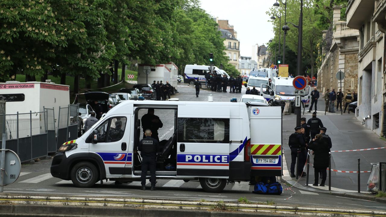 Paris'teki İran Konsolosluğu'nda canlı bomba paniği