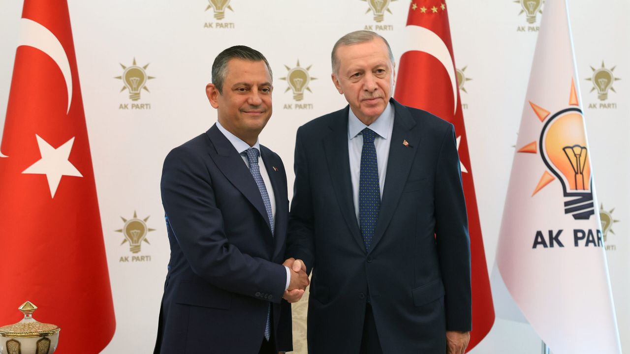 AK Parti Genel Merkezi'nde 1,5 saatlik zirve... Erdoğan-Özel görüşmesi sona erdi