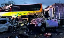 Mersin'de zincirleme trafik kazasında 10 kişi öldü, 30 kişi yaralandı