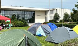 Filistin destekçisi öğrenciler, Hür Üniversitesi önünde kamp kurdu