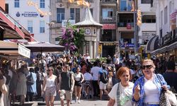 Büyükada'da bayram tatilinin bitimine bir gün kala büyük yoğunluk yaşandı