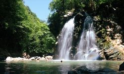 Sakarya'da koruma altındaki Maden Deresi ve Şelalesi, FPV dron ile görüntülendi