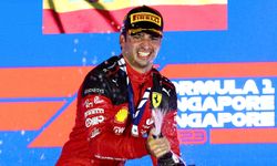 F1'de Verstappen ve Red Bull'un serisini Ferrari pilotu Sainz bozdu!