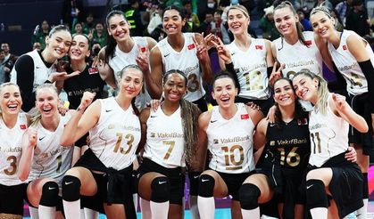 VakıfBank lider olarak yarı finalde...