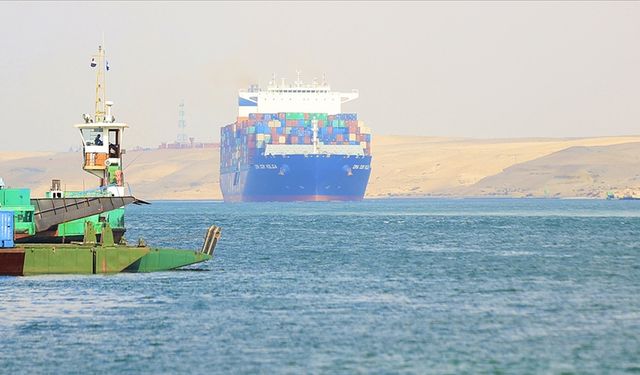 Mısır,  Süveyş Kanalı gelirlerinde yüzde 60'lık düşüş bekliyor