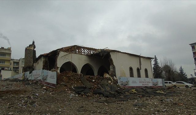 Depremlerde zarar gören 159 yıllık cami yeniden ibadete açılacak