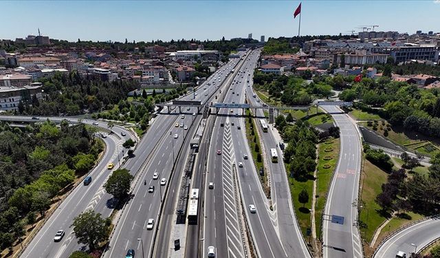 Tatil sonrası İstanbul'da haftanın ilk iş gününde trafik akışı sakin