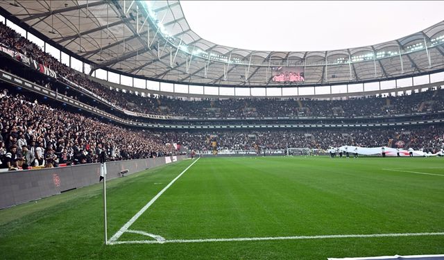 Beşiktaş'ta Tüpraş Stadı'nın zemin yenileme çalışmalarına başlandı