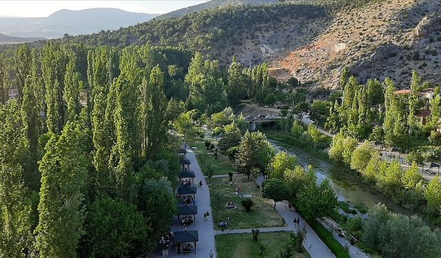 Çorum'da İncesu Kanyonu, bayramda ziyaretçilerin uğrak noktası oldu