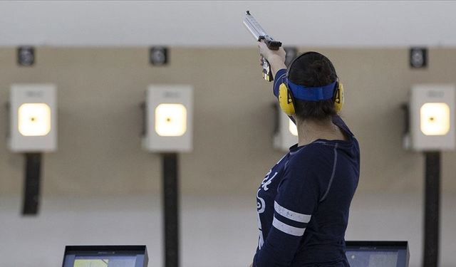 Şevval İlayda Tarhan, kadınlar 10 metre havalı tabanca kategorisinde finale yükseldi