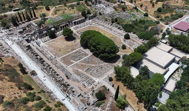 Efes Antik Kenti'nin Koressos Kapısı için çalışmalar sürüyor