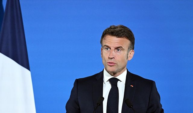 Fransa Cumhurbaşkanı, aşırı sağın ülkede "en yüksek mevkilere erişebileceği" konusunda uyarıda bulundu