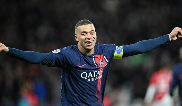 Real Madrid, Kylian Mbappe'yle 80 binden fazla taraftarın önünde sözleşme imzaladı