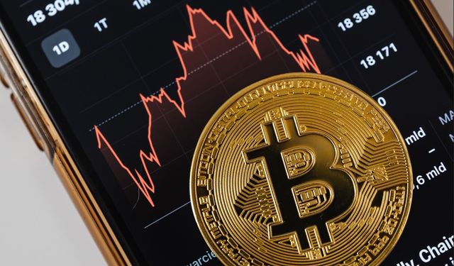 Bitcoin’de zirve sonrası sert düşüş
