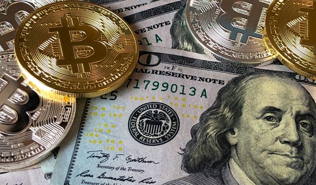 Bitcoin'in piyasa değeri 1 trilyon doları geçti