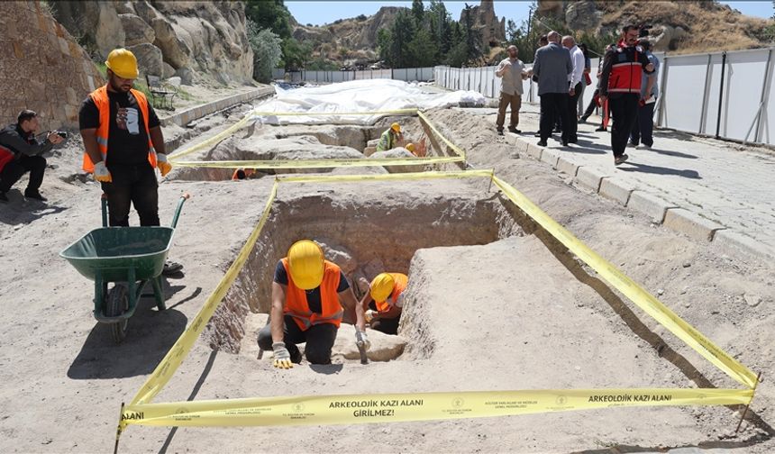 Kapadokya'da ulaşıma kapatılan kara yolunun altında nekropol bulundu