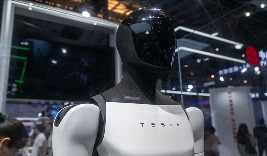 Elon Musk, Tesla'nın gelecek yıl insansı robotları kullanacağını açıkladı