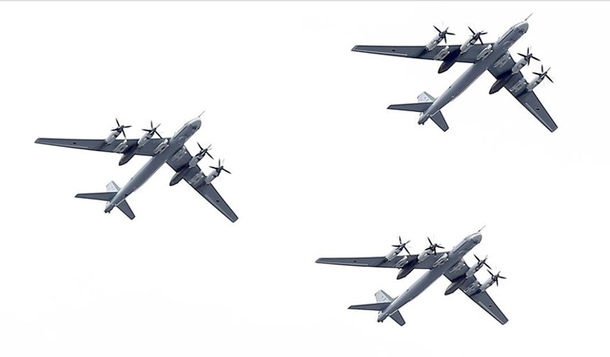 Rus ve Çin stratejik bombardıman uçakları ortak devriye uçtu