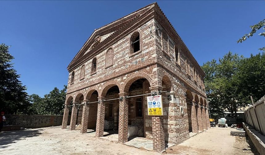 Bursa'da bir bölümü yıkılan tarihi cami restorasyonla yapılandırılıyor